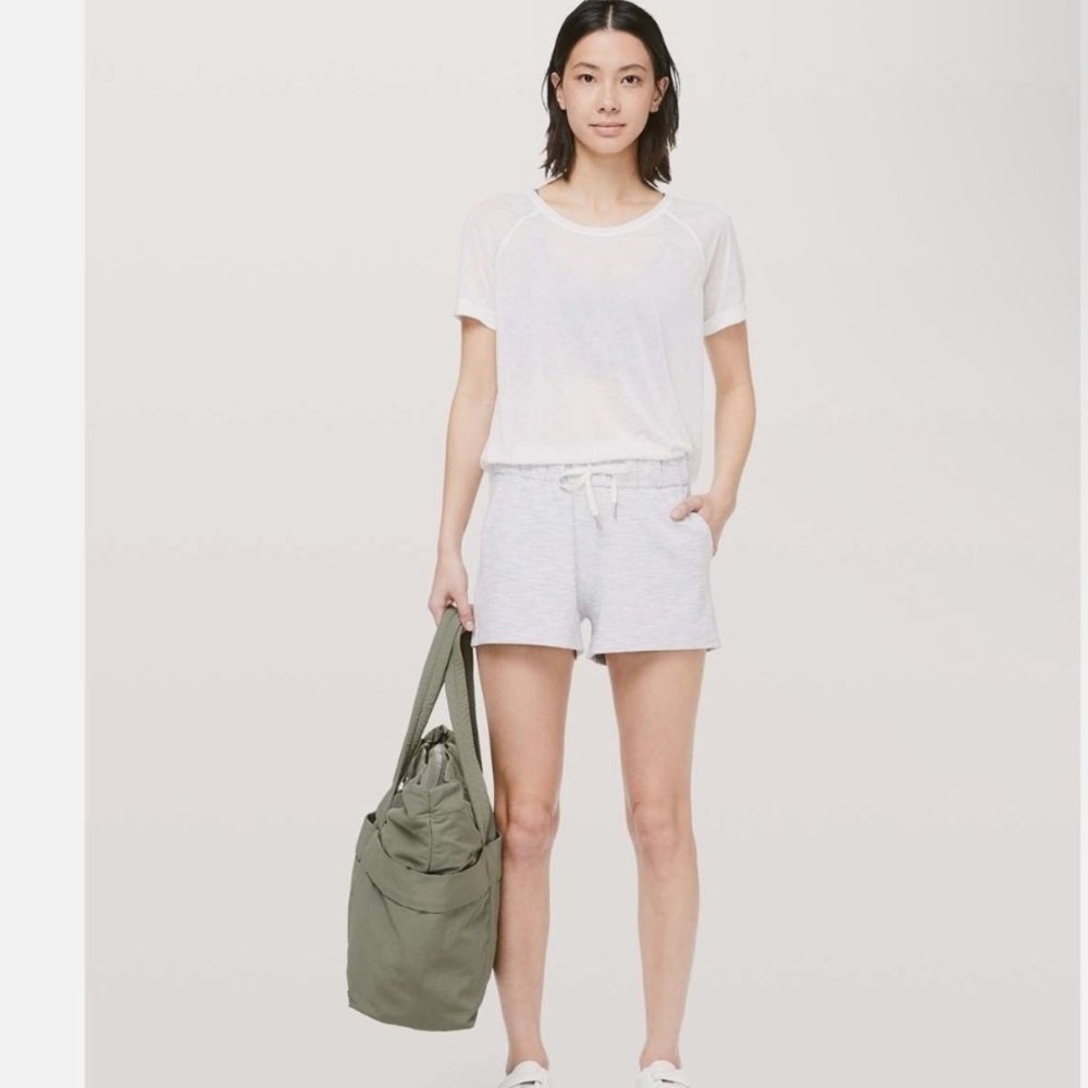 Lululemon On The Fly Short Gray
"We Are From Space Nimbus
Battleship" Size 8